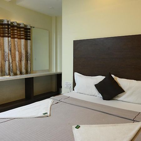 Hotel Ramkrishna Inn 콜라푸르 외부 사진
