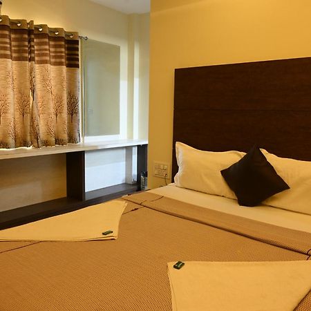 Hotel Ramkrishna Inn 콜라푸르 외부 사진