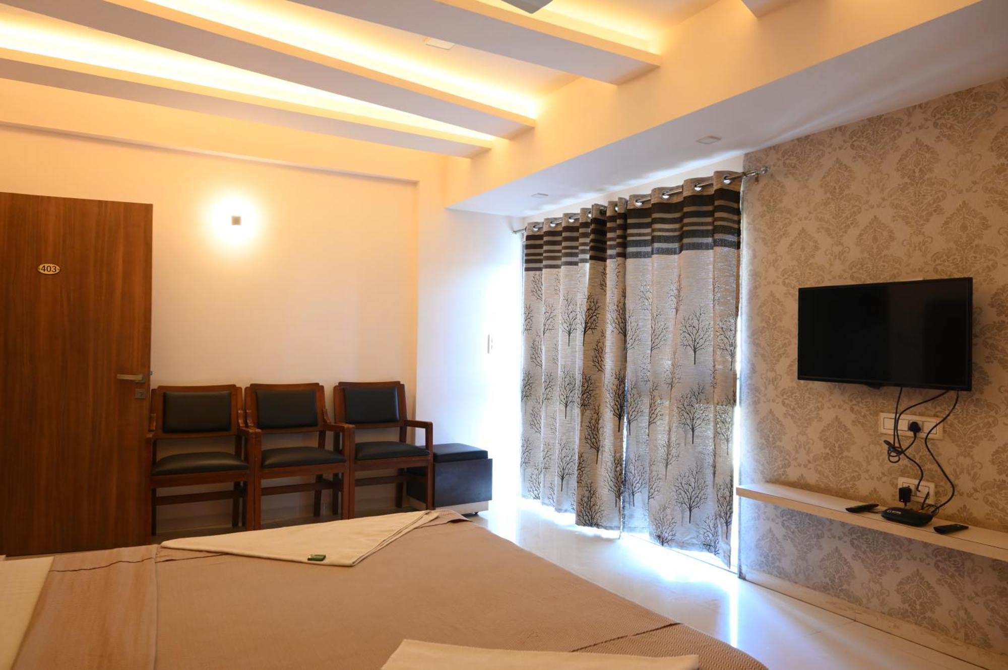 Hotel Ramkrishna Inn 콜라푸르 외부 사진