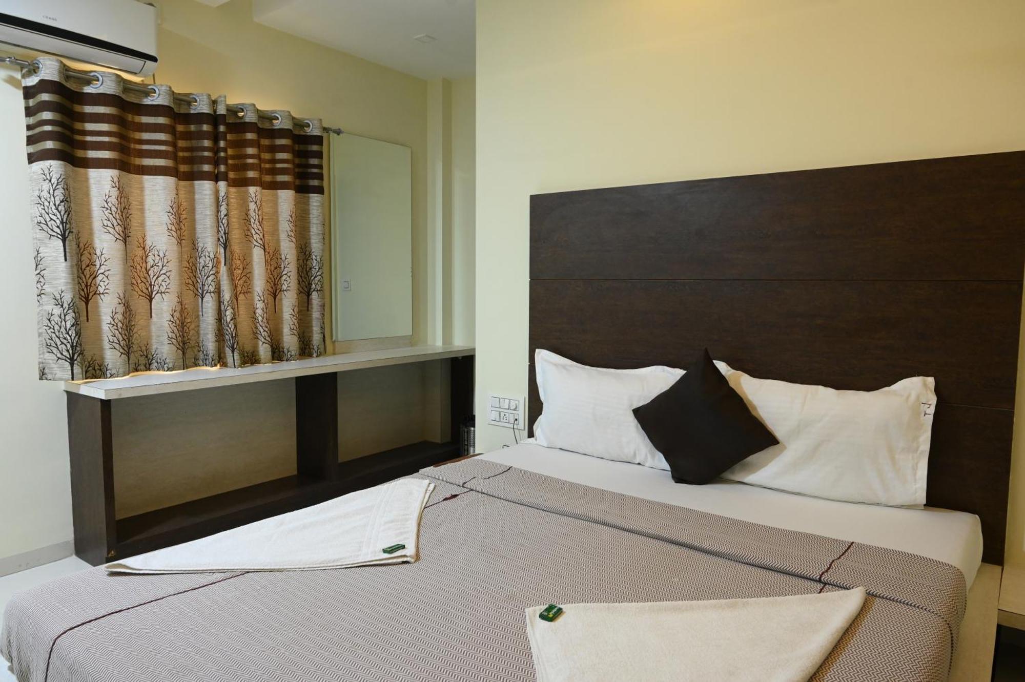 Hotel Ramkrishna Inn 콜라푸르 외부 사진
