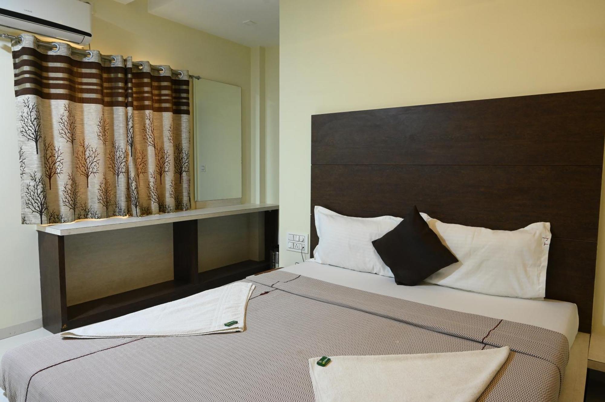 Hotel Ramkrishna Inn 콜라푸르 외부 사진