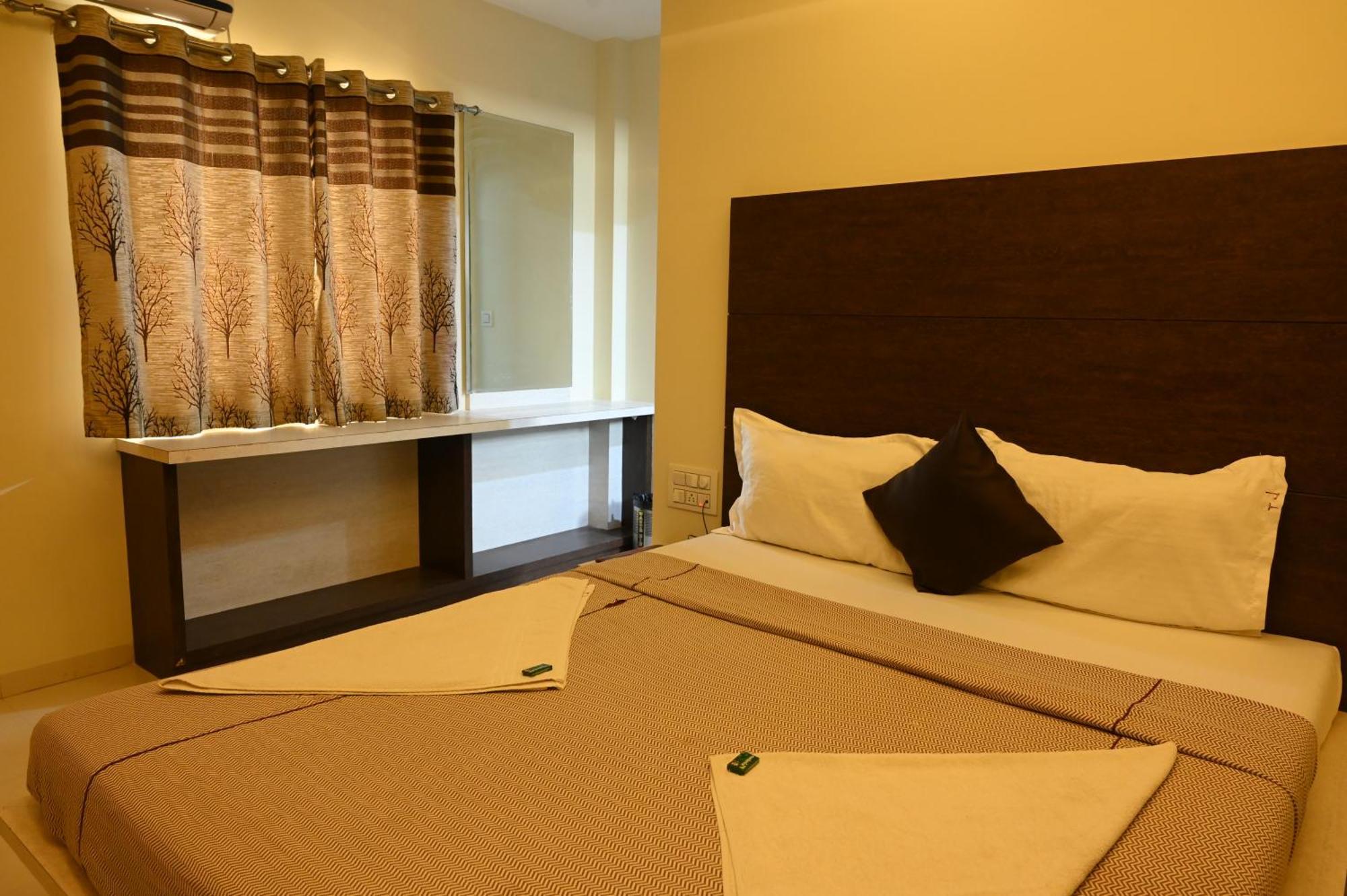 Hotel Ramkrishna Inn 콜라푸르 외부 사진