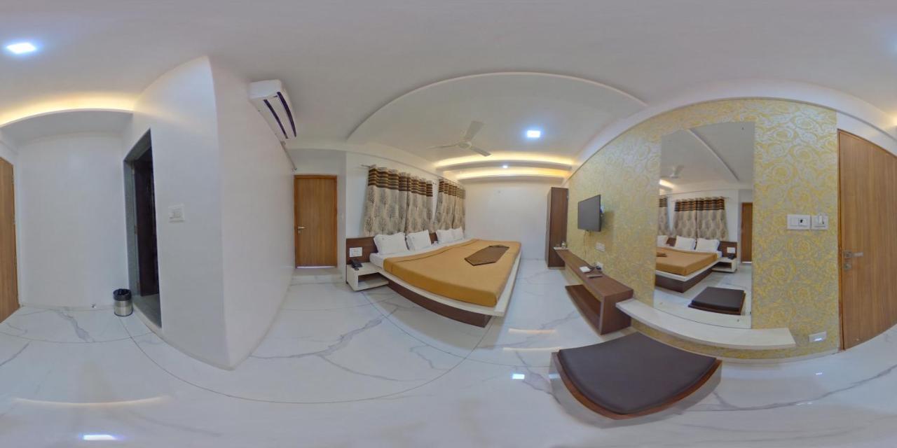 Hotel Ramkrishna Inn 콜라푸르 외부 사진
