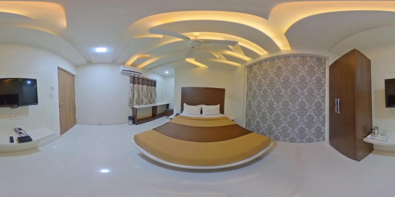 Hotel Ramkrishna Inn 콜라푸르 외부 사진